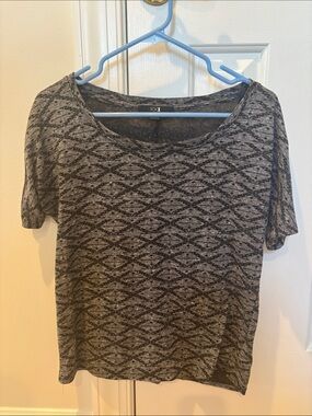 Forever 21 Gray Patterned Short Sleeve Tee